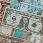 Dollar rallies as investors move billions into cash during market uncertainty featured image